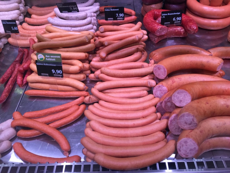 charcuterie-TOUET SUR VAR-min_sausages_meat_butchery-1069321